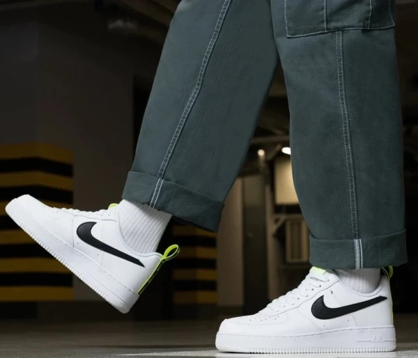 Кроссовки Nike AIR FORCE 1 07 белые DZ4510-100