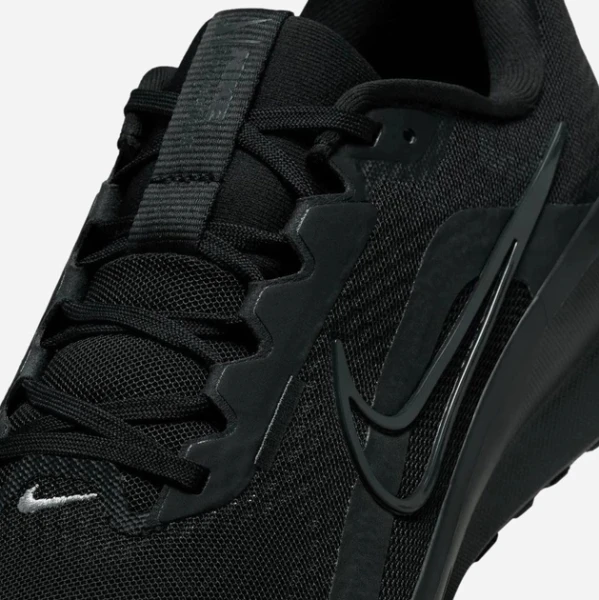 Кросівки бігові Nike DOWNSHIFTER 13 чорні FD6454-003