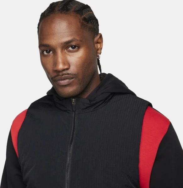 Жилетка Nike AIR INSULATED WOVEN VEST черная FZ4697-010