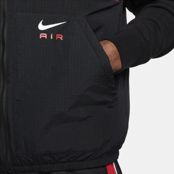 Жилетка Nike AIR INSULATED WOVEN VEST черная FZ4697-010