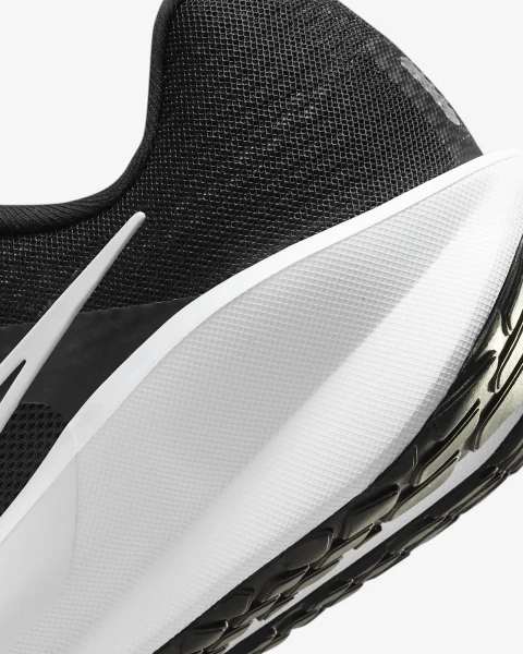 Кросівки бігові Nike DOWNSHIFTER 13 чорні FD6454-001