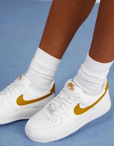 Кроссовки женские Nike AIR FORCE 1 '07 NEXT NATURE бело-золотые DN1430-104