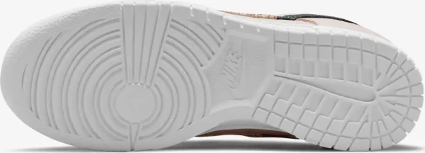 Кросівки жіночі Nike DUNK LOW SE бежеві DD7099-200