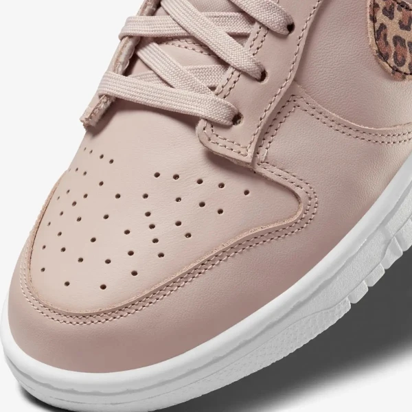 Кросівки жіночі Nike DUNK LOW SE бежеві DD7099-200
