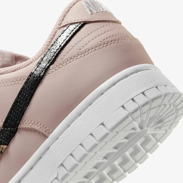 Кросівки жіночі Nike DUNK LOW SE бежеві DD7099-200