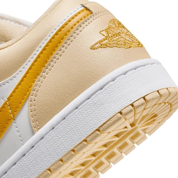 Кроссовки женские Nike JORDAN 1 LOW оранжево-белые DC0774-170