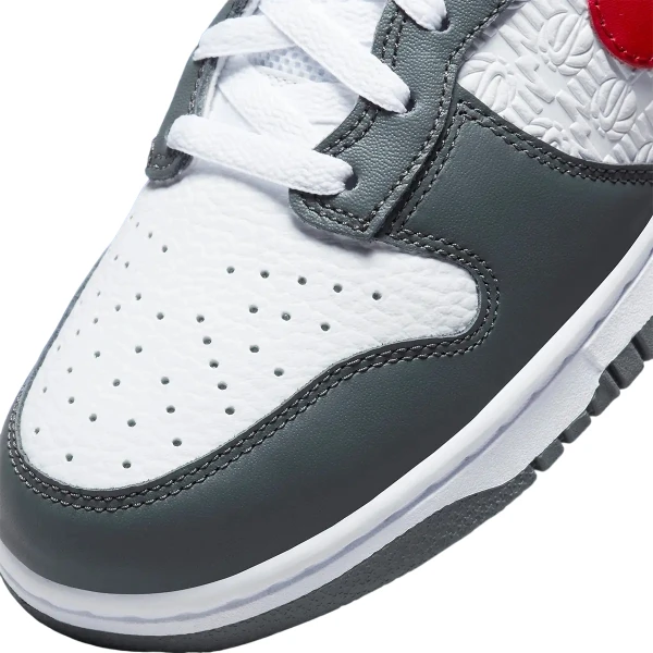 Кроссовки Nike DUNK HIGH RETRO бело-серо-красные FD0668-001
