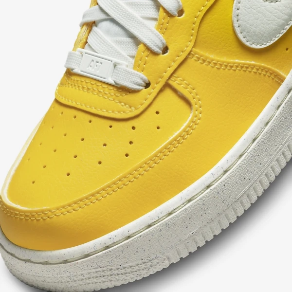 Кросівки підліткові Nike AIR FORCE 1 LV8 (GS) жовто-білі DQ0359-700