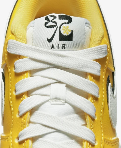 Кросівки підліткові Nike AIR FORCE 1 LV8 (GS) жовто-білі DQ0359-700