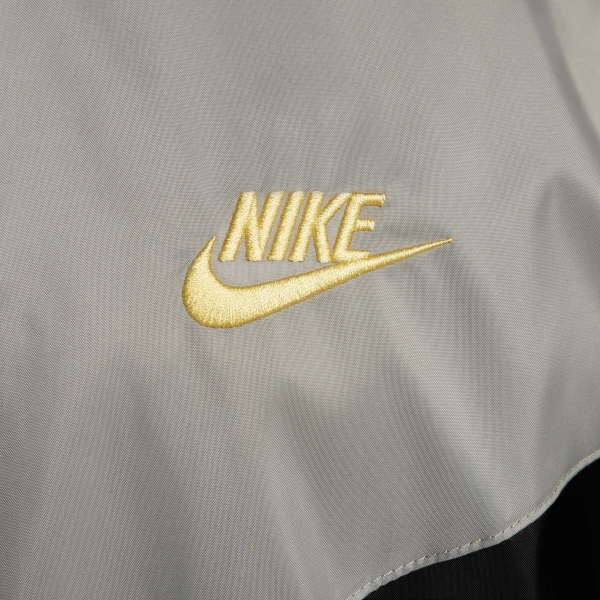 Вітровка Nike M NK WVN LND WR HD JKT чорно-сіра DA0001-017