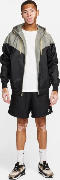 Вітровка Nike M NK WVN LND WR HD JKT чорно-сіра DA0001-017