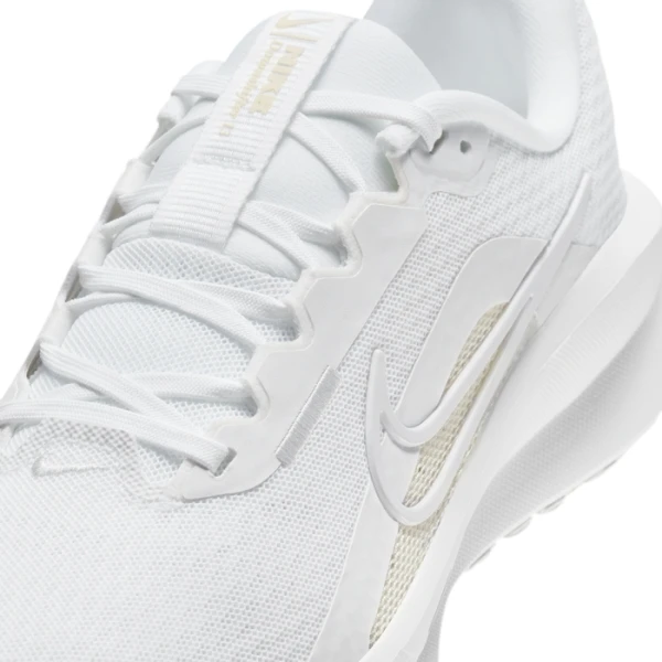 Кросівки бігові жіночі Nike DOWNSHIFTER 13 білі FD6476-101
