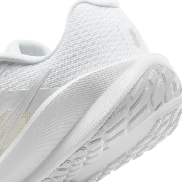 Кросівки бігові жіночі Nike DOWNSHIFTER 13 білі FD6476-101