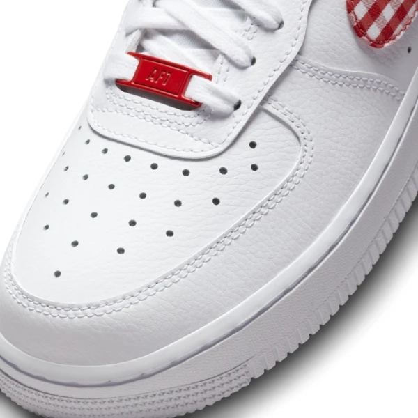 Кроссовки женские Nike AIR FORCE 1 '07 бело-красные DZ2784-101