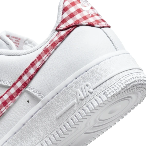 Кроссовки женские Nike AIR FORCE 1 '07 бело-красные DZ2784-101
