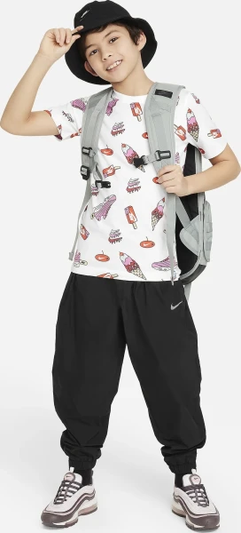 Футболка подростковая Nike K NSW TEE KC2.3 SOLE FOOD белая FV5418-100