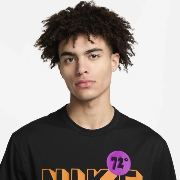 Футболка Nike M NK DF UV HYVERSE SS GFX черная FN3988-010