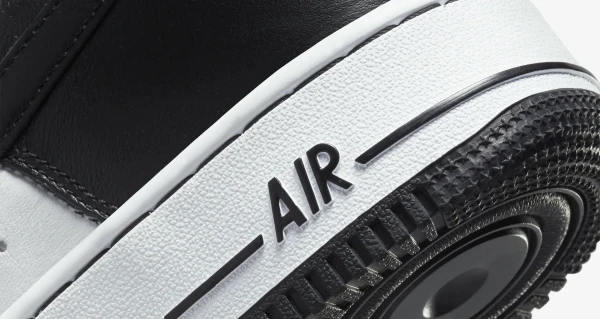 Кросівки Nike AIR FORCE 1 LOW QS TS чорно-білі FJ5756-100