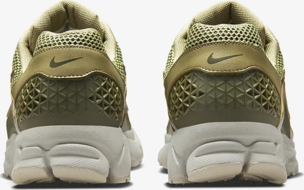 Кроссовки Nike ZOOM VOMERO 5 оливковые FJ1915-200