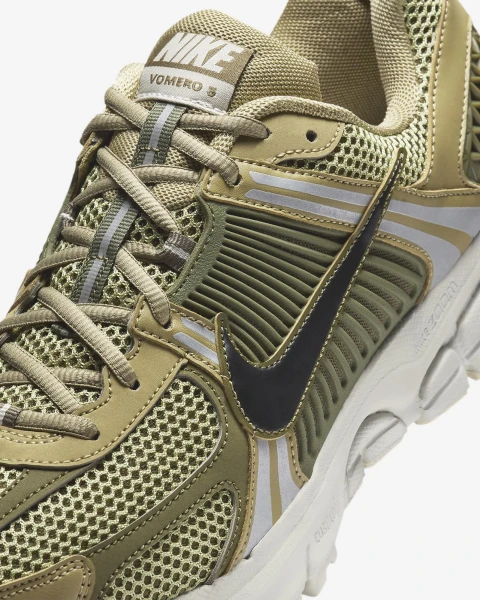 Кроссовки Nike ZOOM VOMERO 5 оливковые FJ1915-200