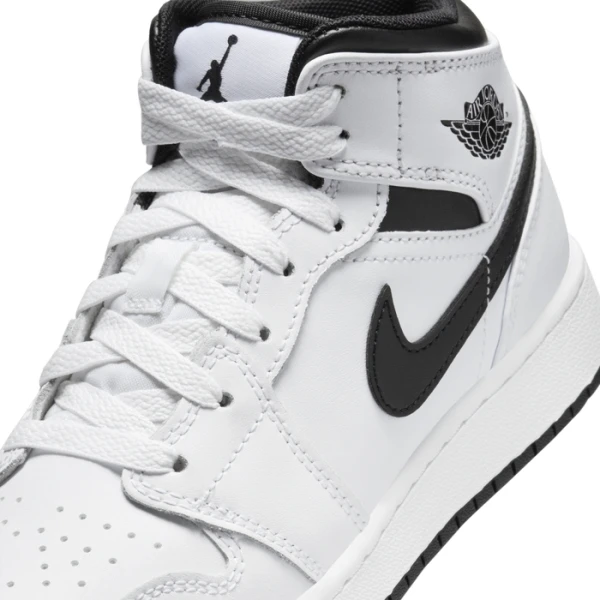 Кросівки підліткові Nike AIR JORDAN 1 MID (GS) білі DQ8423-132