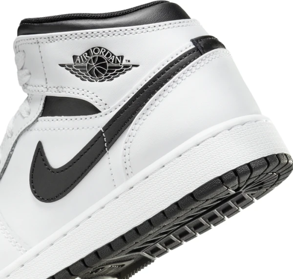 Кросівки підліткові Nike AIR JORDAN 1 MID (GS) білі DQ8423-132