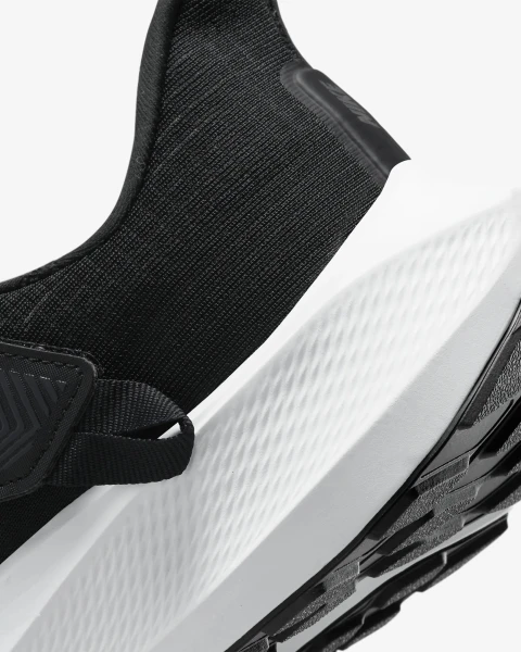 Кросівки бігові Nike AIR ZOOM PEGASUS FLYEASE чорні DJ7381-001