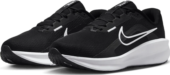 Кросівки бігові Nike DOWNSHIFTER 13 WIDE чорні FJ1284-001