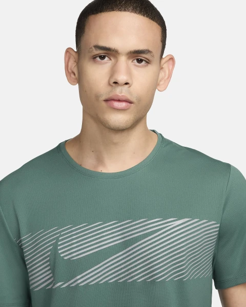 Футболка Nike M NK FLASH MILER TOP зеленая FN3051-361