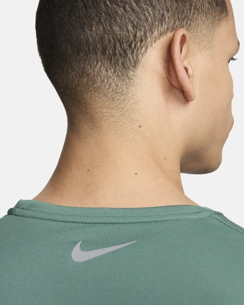 Футболка Nike M NK FLASH MILER TOP зеленая FN3051-361