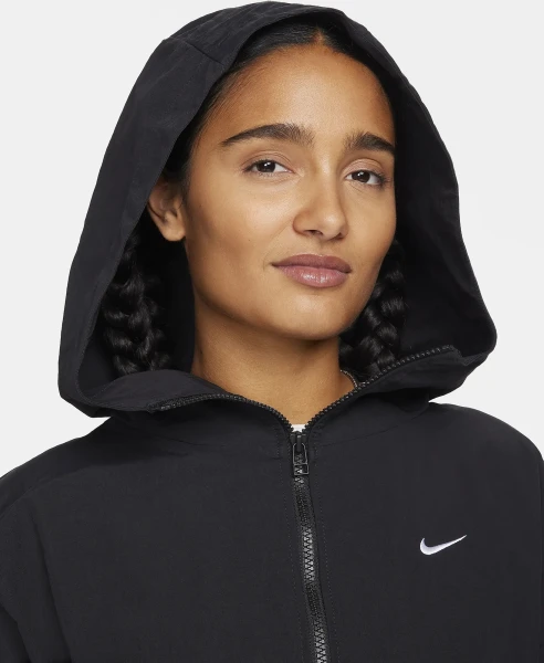 Куртка женская Nike W TREND WVN JKT черная FN3669-010