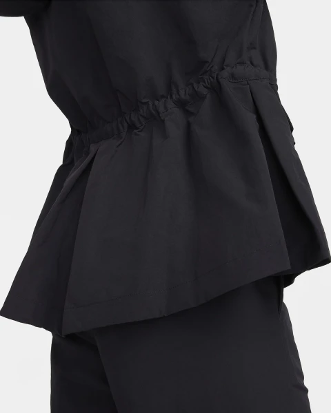 Куртка женская Nike W TREND WVN JKT черная FN3669-010