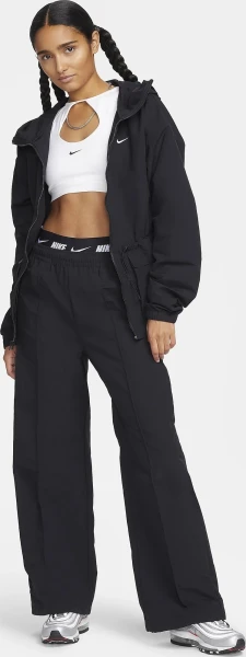 Куртка женская Nike W TREND WVN JKT черная FN3669-010
