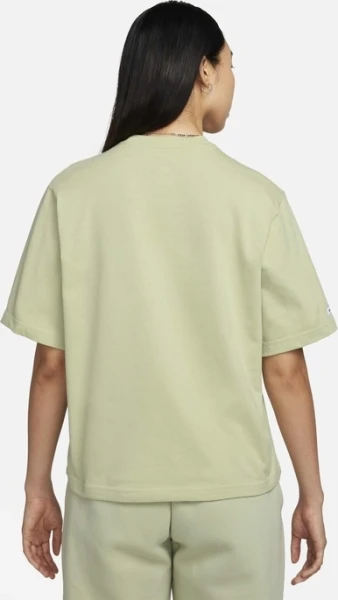 Футболка женская Nike W TEE CLASSICS BOXY светло-зеленая FQ6600-371
