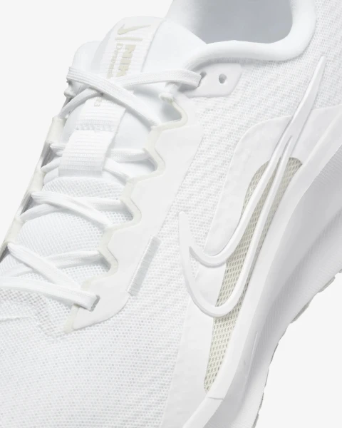 Кроссовки беговые Nike DOWNSHIFTER 13 белые FD6454-100