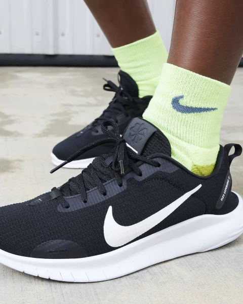 Кросівки бігові жіночі Nike W FLEX EXPERIENCE RUN 12 чорно-білі DV0746-004