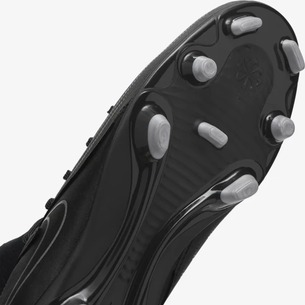 Бутсы детские Nike JR PHANTOM LUNA II CLUB FG/MG черные FJ2601-001