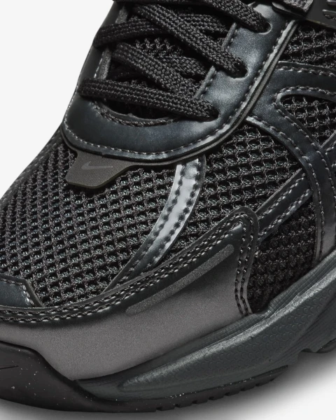 Кроссовки женские Nike V2K RUN черные FD0736-001