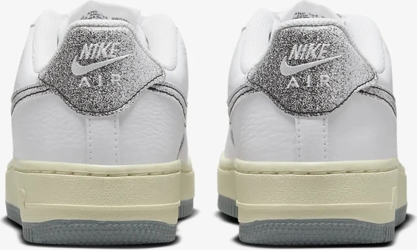 Кроссовки подростковые Nike AIR FORCE 1 LV8 3 (GS) бело-серые DX1657-100