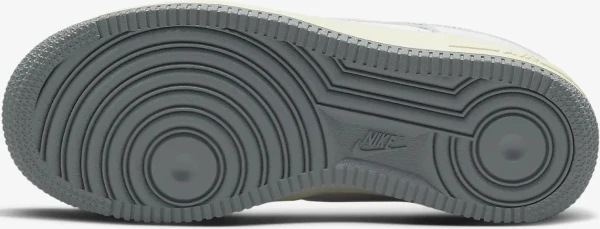 Кроссовки подростковые Nike AIR FORCE 1 LV8 3 (GS) бело-серые DX1657-100