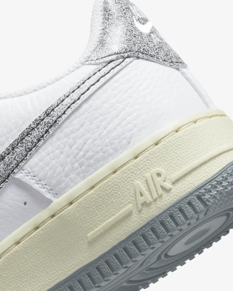 Кроссовки подростковые Nike AIR FORCE 1 LV8 3 (GS) бело-серые DX1657-100