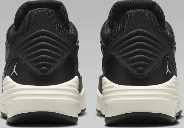 Кросівки підліткові Nike JORDAN MAX AURA 5 (GS) чорно-білі DZ4352-010