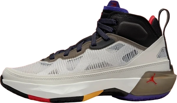 Кросівки баскетбольні Nike AIR JORDAN XXXVII світло-бежево-коричнево-чорні DD6958-060