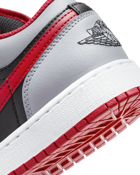 Кросівки підліткові Nike AIR JORDAN 1 LOW (GS) сіро-чорно-червоні 553560-060