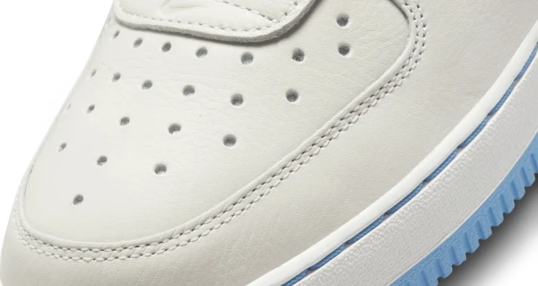 Кросівки жіночі Nike AIR FORCE 1 LXX біло-блакитні DX1193-100
