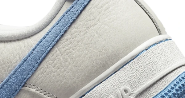 Кросівки жіночі Nike AIR FORCE 1 LXX біло-блакитні DX1193-100