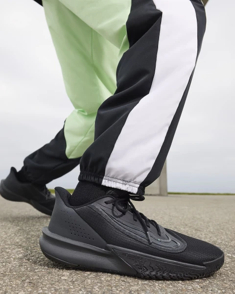 Кросівки баскетбольні Nike PRECISION 7 чорні FN4322-001