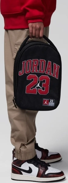 Термосумка для еды Nike JORDAN JERSEY LUNCH BAG черная 9A0837-023
