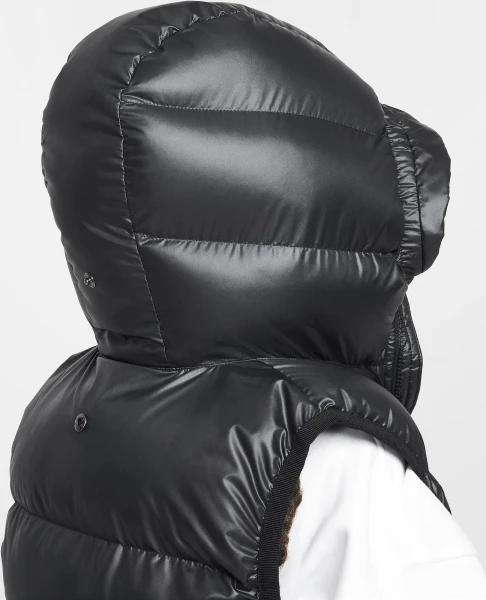 Жилетка подростковая Nike K REPEL LOOSE HEAVYWEIGHT SYNTHETIC FILL EASYON HOODED VEST черная FD2844-011