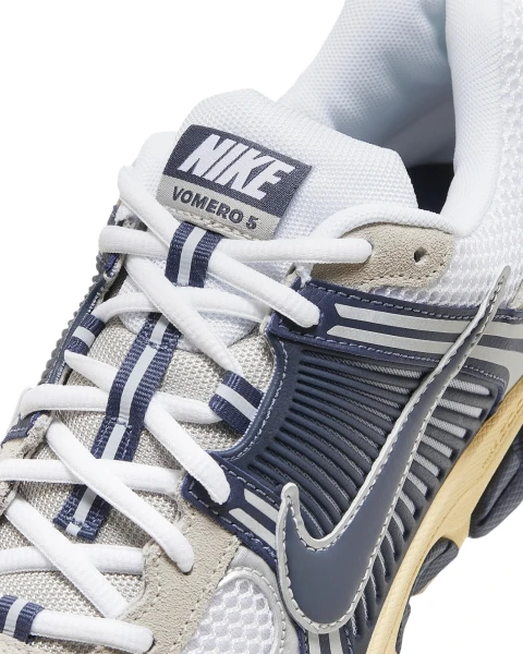 Кросівки Nike ZOOM VOMERO 5 'SINCE 1972' біло-бежево-темно-сині HF4259-100